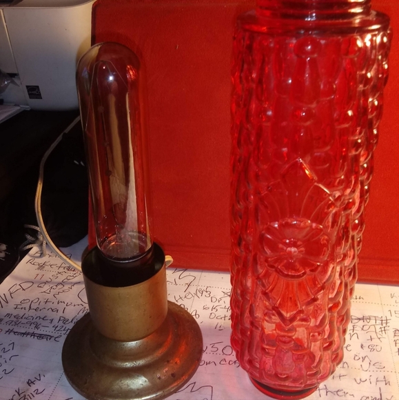 Retro Red Glass Lamp With DESIGNS Around the 70s Assum Looking - Picture 7 of 12